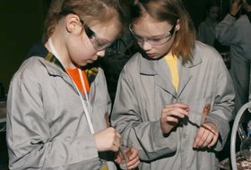 Юный химик: занятия для школьников 9-14 лет