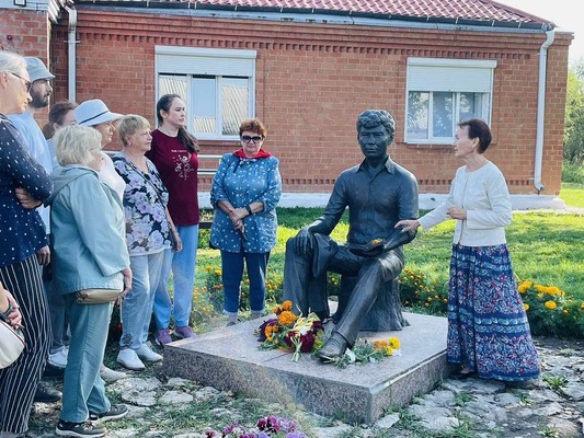 Две родины, два писателя