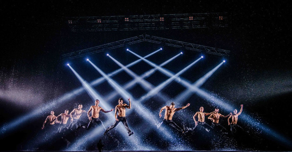 Шоу под дождём V. Признание в любви