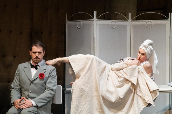 Спектакль «Поговорим о странностях любви»