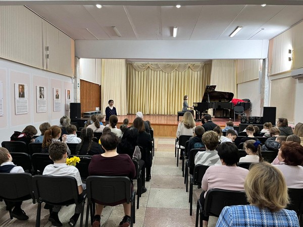 Концерт- лекция преподавателей и студентов Иркутского областного музыкального колледжа им. Фр. Шопена «Осенние встречи»