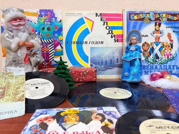Тематическая выставка «Новогодняя мелодия»