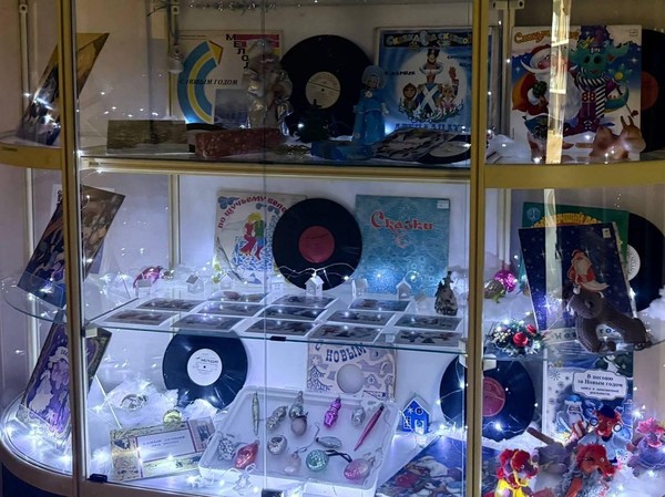 Тематическая выставка «Новогодняя игрушка»