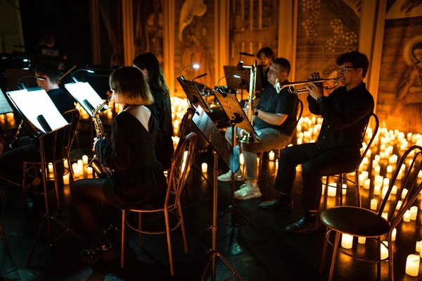 Лирика Адель и Ланы Дэль Рэй в свете 3000 свечей