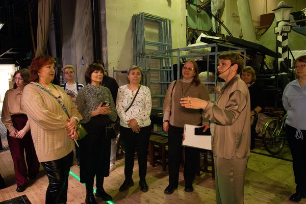 Ночная экскурсия по закулисью театра